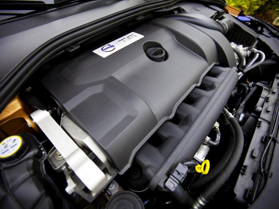  Volvo S60 T6 2010 года  (US) (фото 23 из 24)